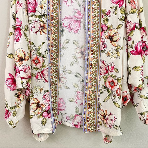 Anthropologie Akemi + Kin Floral Long Sleeve Open Short Kimono Cardigan One Size - Picture 9 of 11